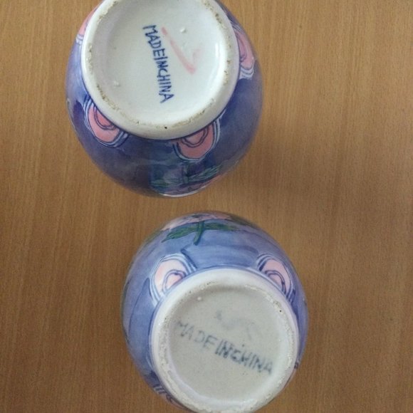 Two matching Chinese ceramic vases small hand painted 8" - Picture 5 of 5